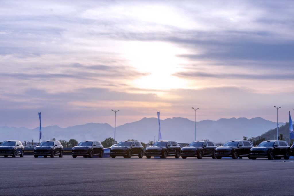 3天大定4.4万辆，问界M8验收交付启新程