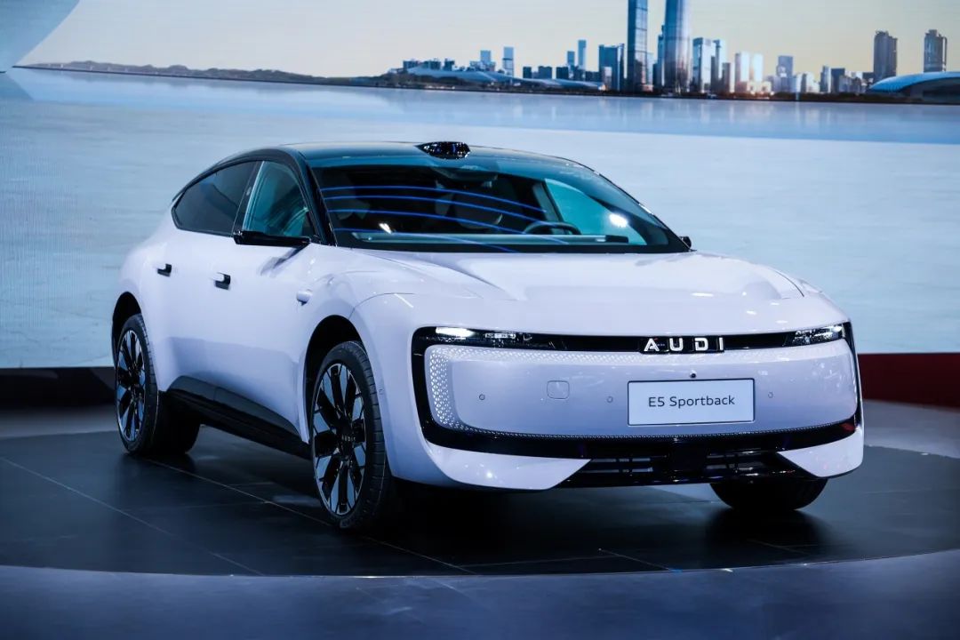 上汽奥迪双品牌驱动，双星亮相2025粤港澳大湾区车展