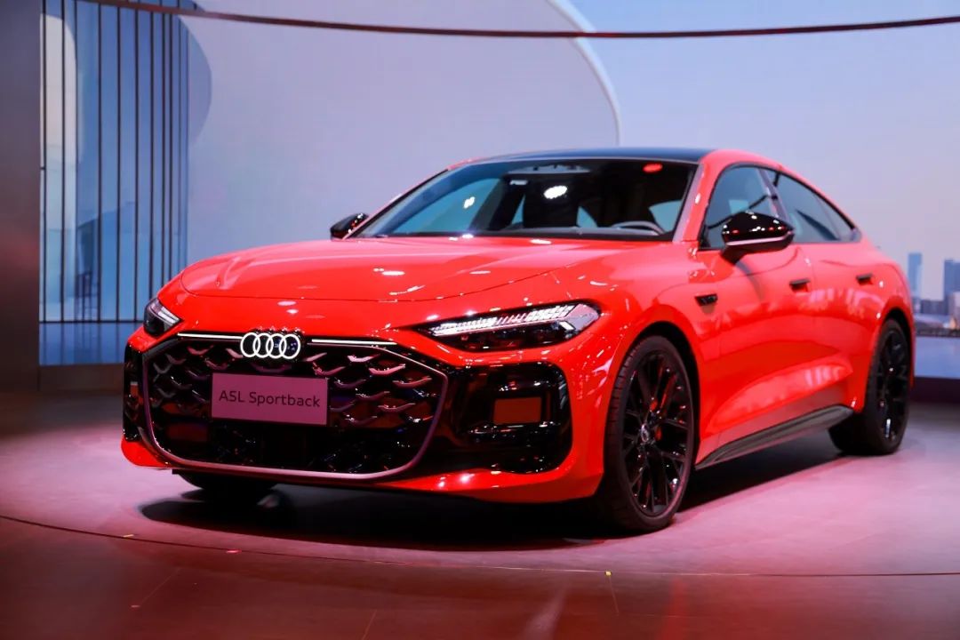 上汽奥迪双品牌驱动，双星亮相2025粤港澳大湾区车展