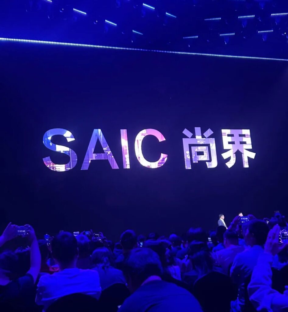 半年之后，鸿蒙智行重装上阵 | 苟活这半年