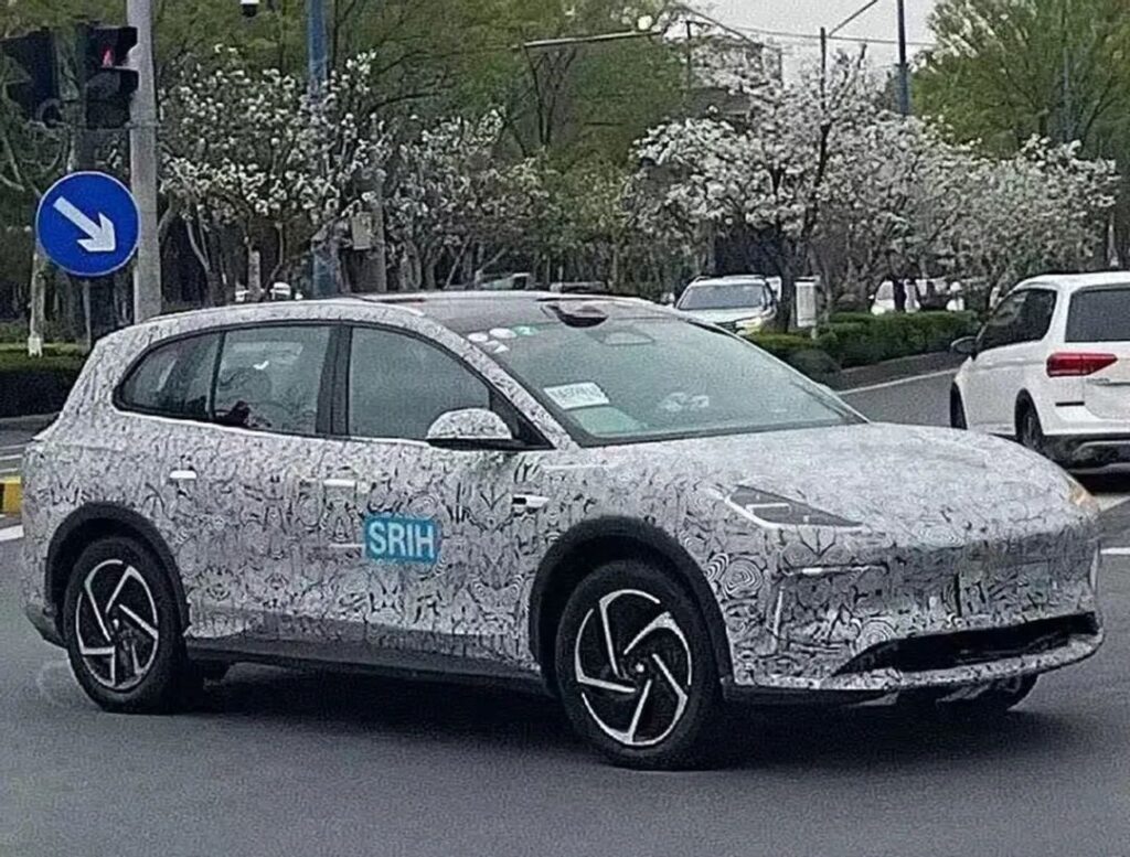 半年之后，鸿蒙智行重装上阵 | 苟活这半年