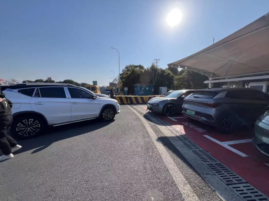 2025年过半，纯电和混动之争该结束了吧？