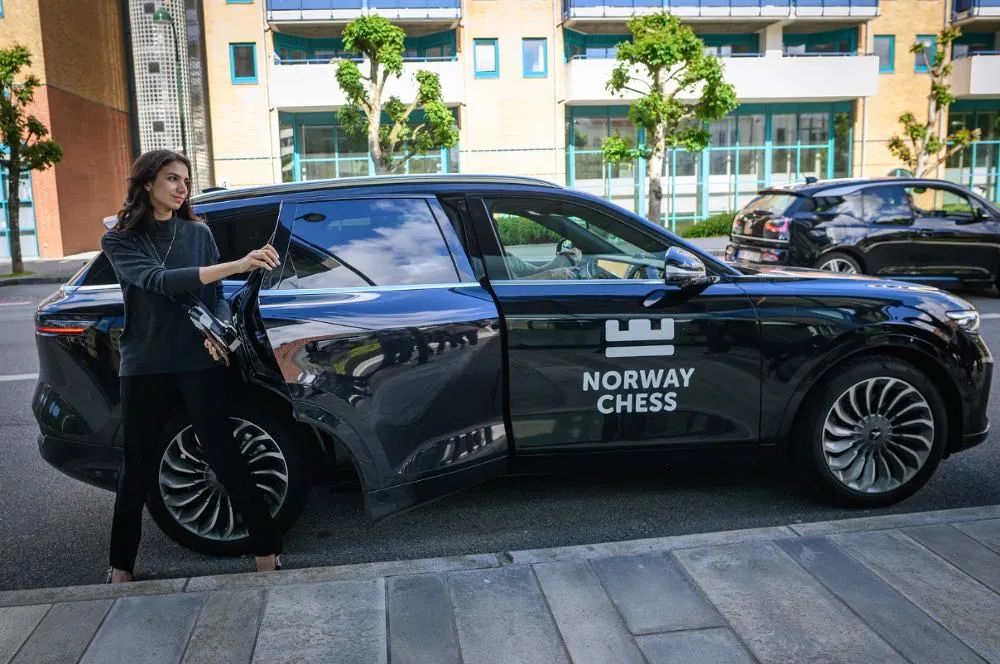 一家老牌大型传统车企，如何轻盈转身？