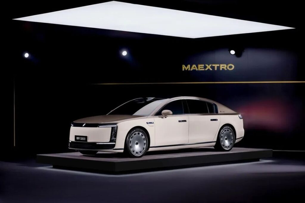 半年之后，鸿蒙智行重装上阵 | 苟活这半年