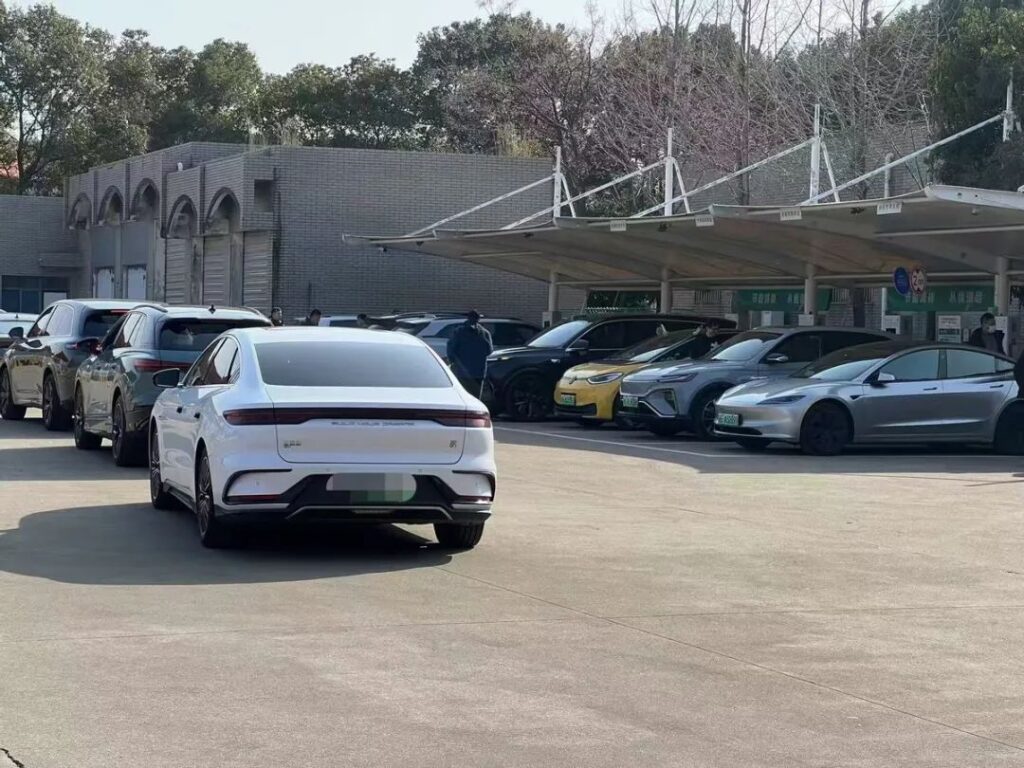 2025年过半，纯电和混动之争该结束了吧？