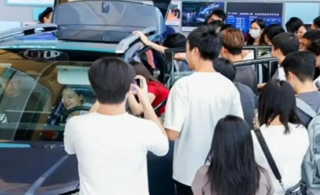 只许高管摔碗，不许销售掀桌？