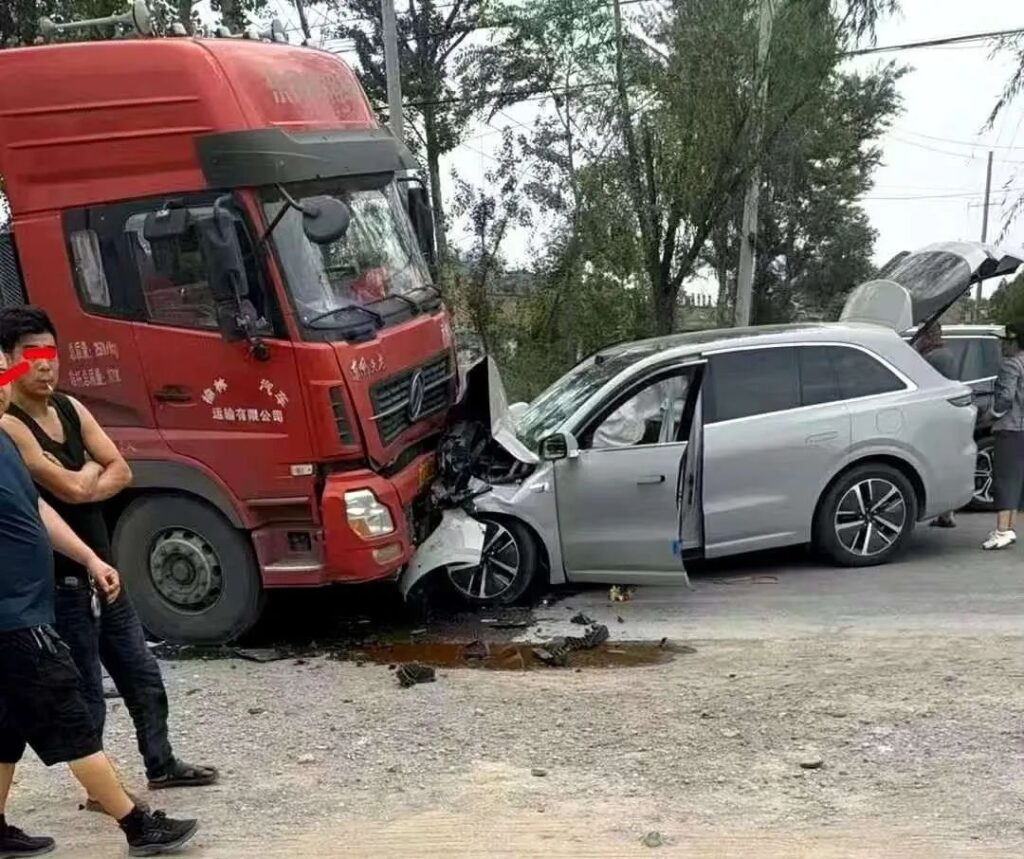 【一周车话】碰撞测试，要讲武德!