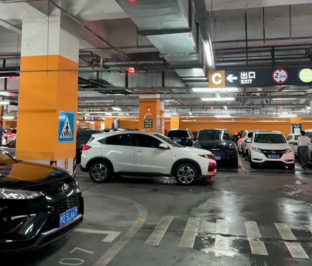 车越造越大，考虑过停的问题吗？