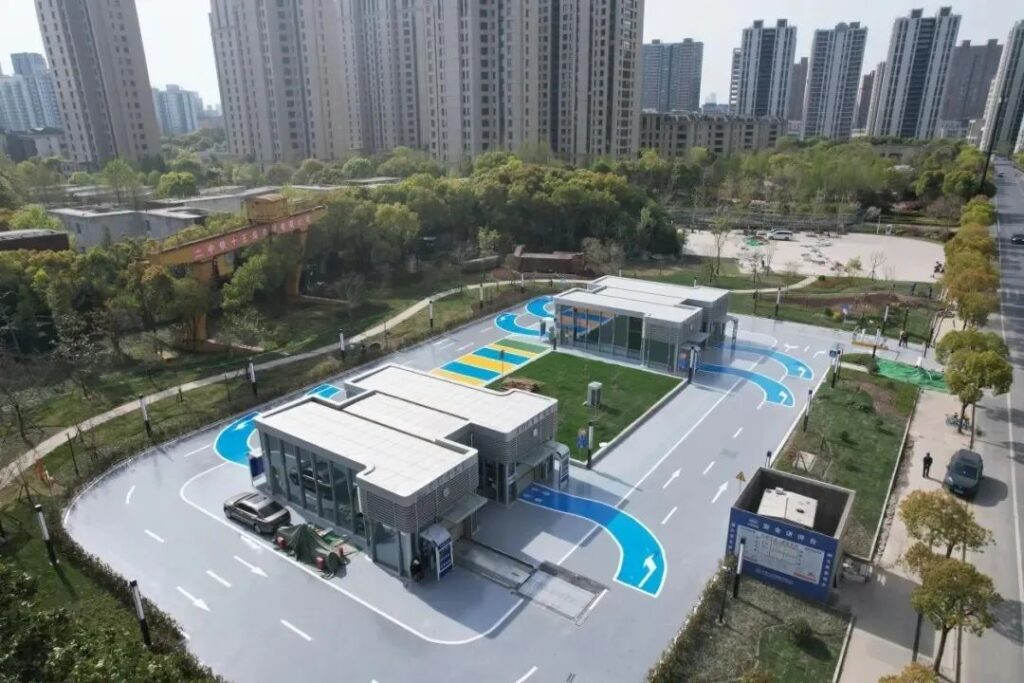 车越造越大，考虑过停的问题吗？