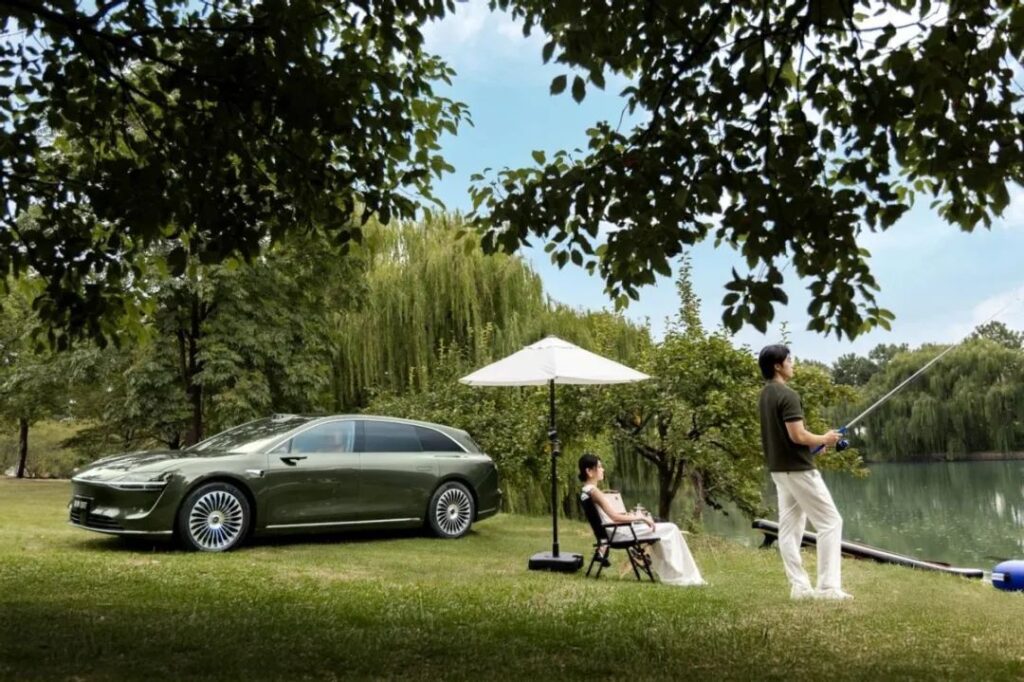 鸿蒙智行首款旅行车热销，享界S9T为何能破圈？