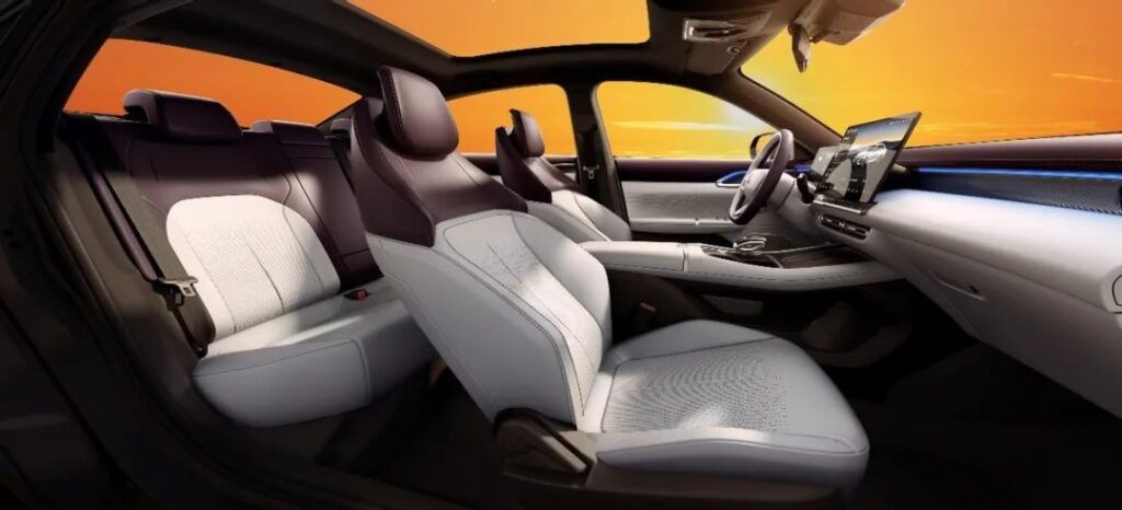 穿越周期的经典：逸动从国民到全球