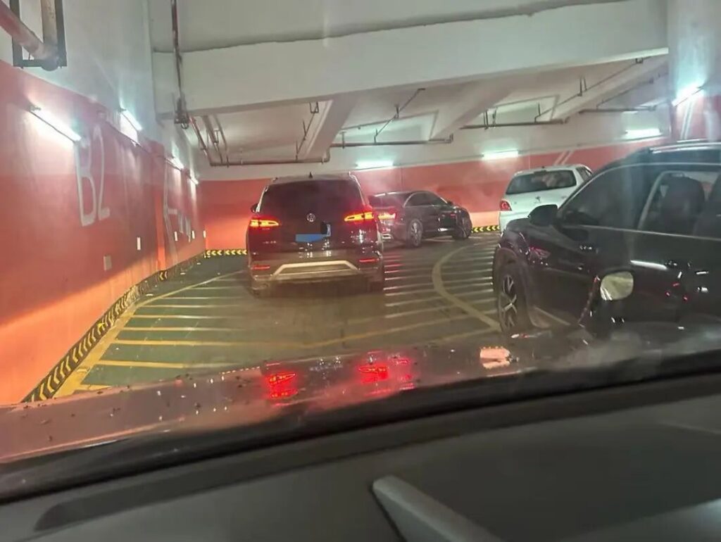 车越造越大，考虑过停的问题吗？