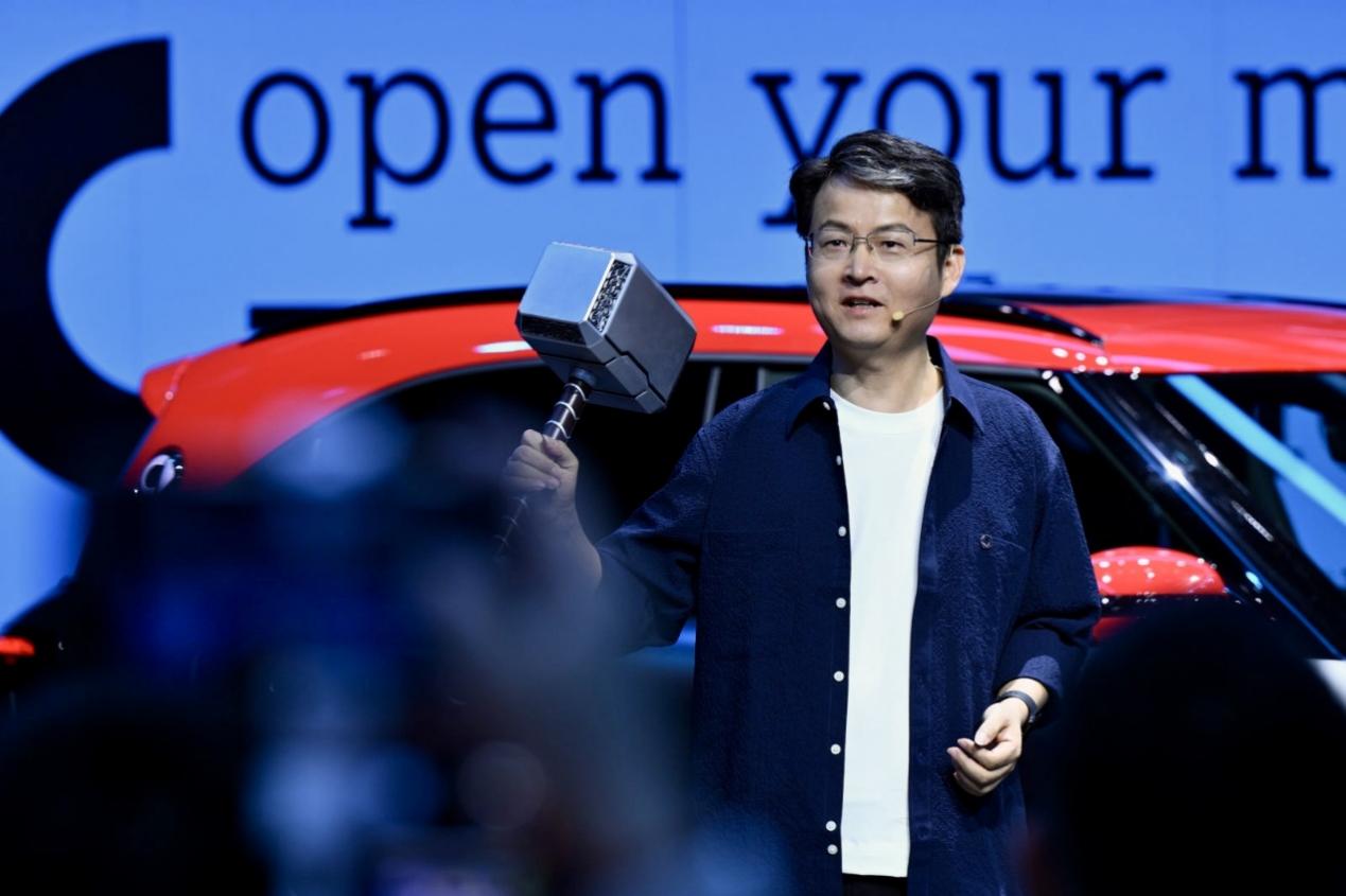 男人坐在摩托车上AI 生成的内容可能不正确。