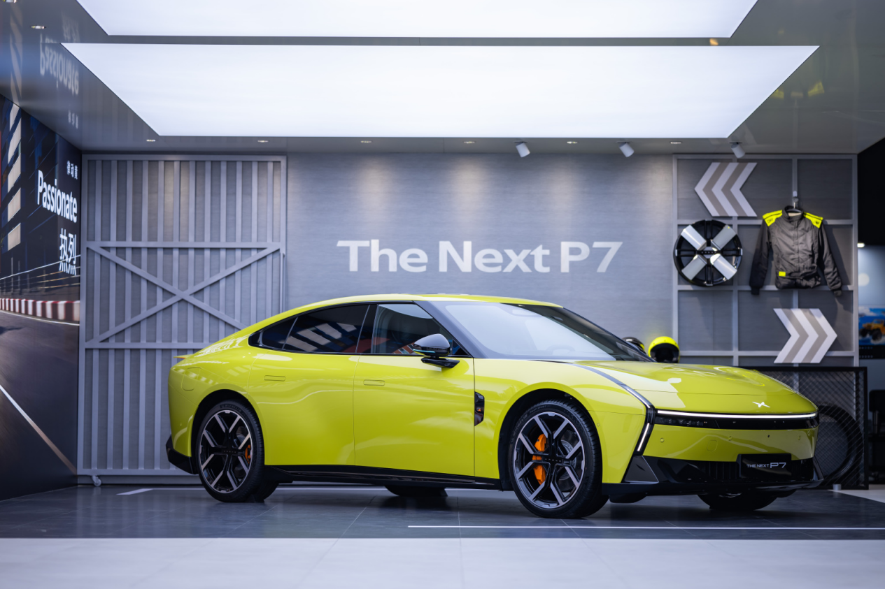 绿色的汽车描述已自动生成