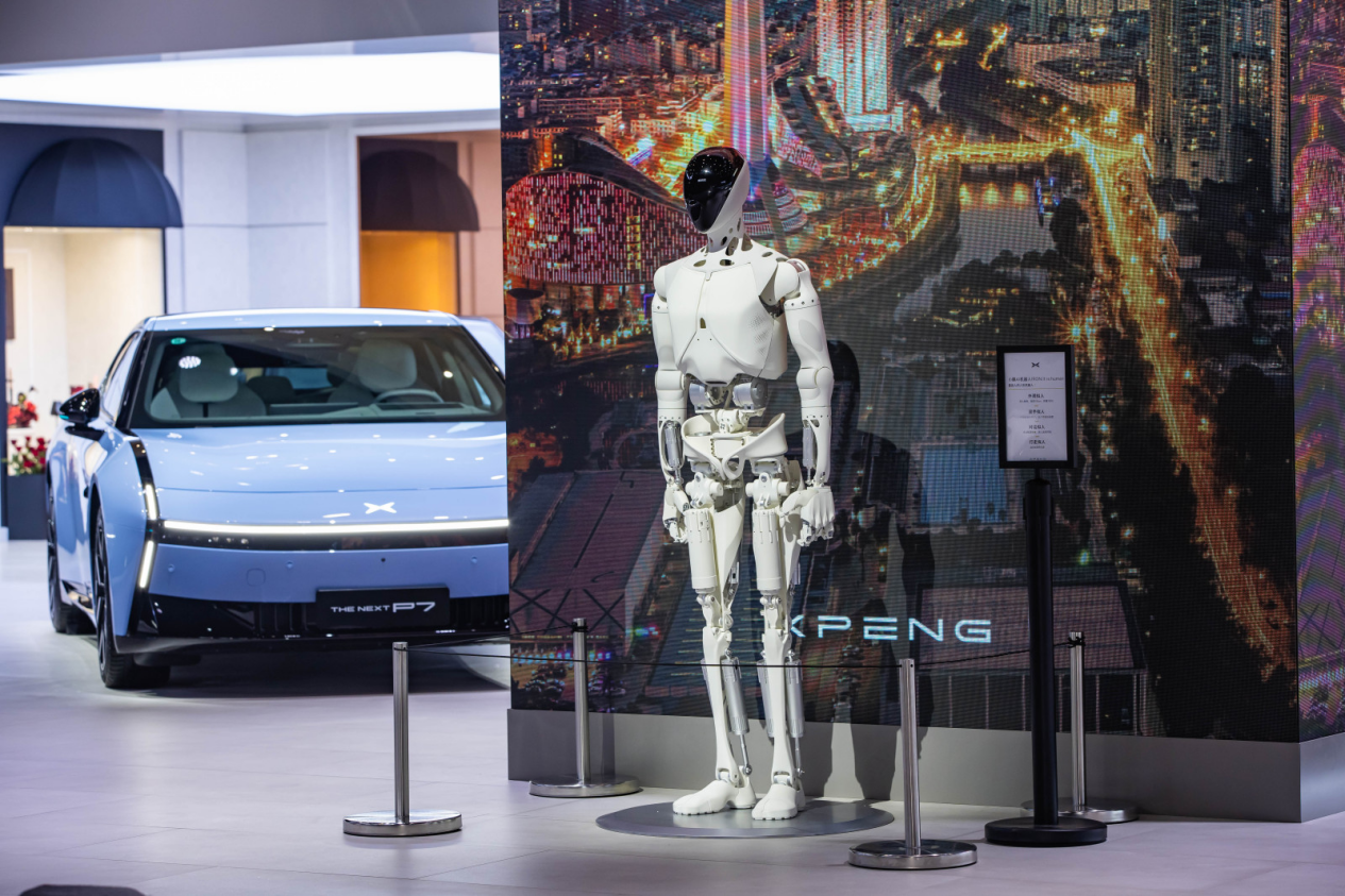 图片包含 建筑, 桌子, 汽车, 前描述已自动生成