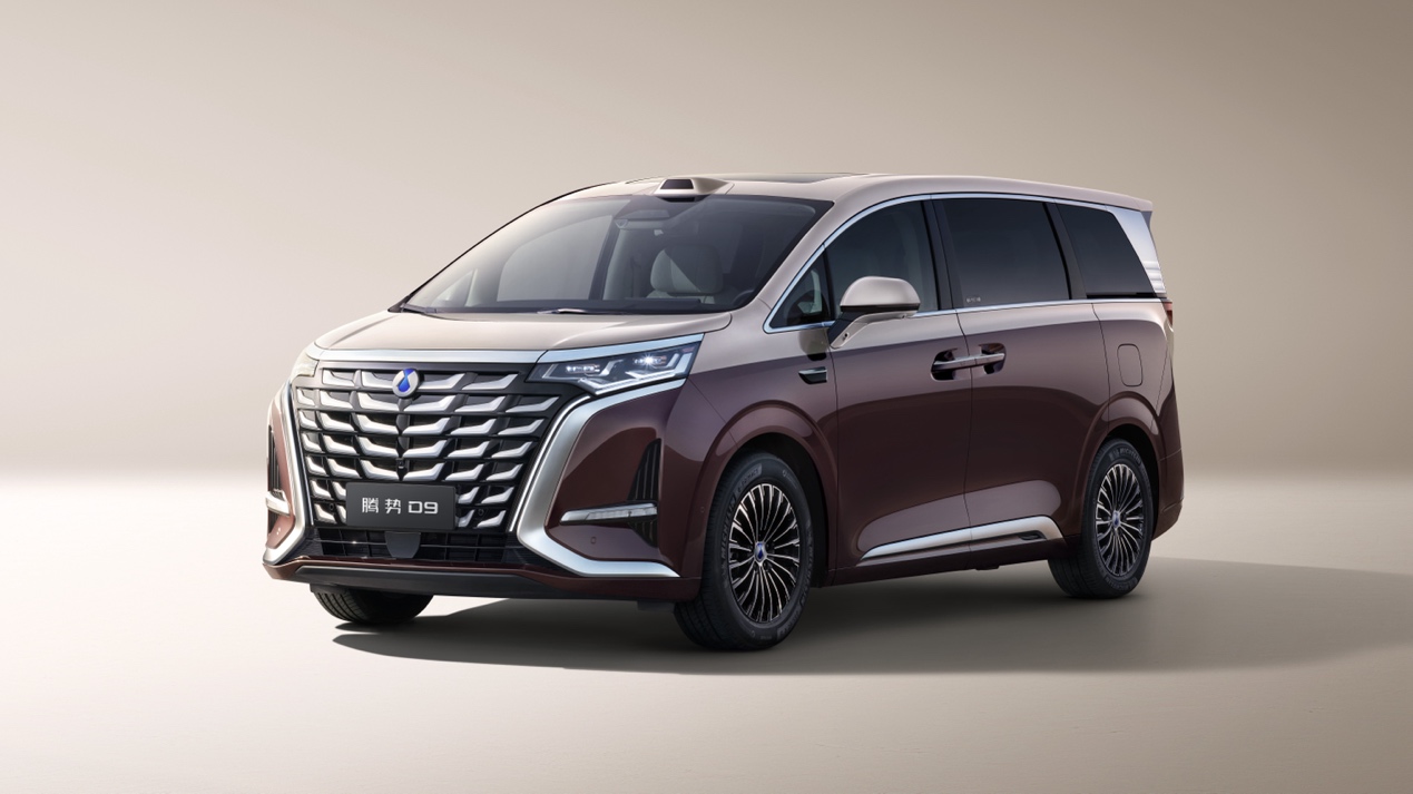 银色的汽车描述已自动生成