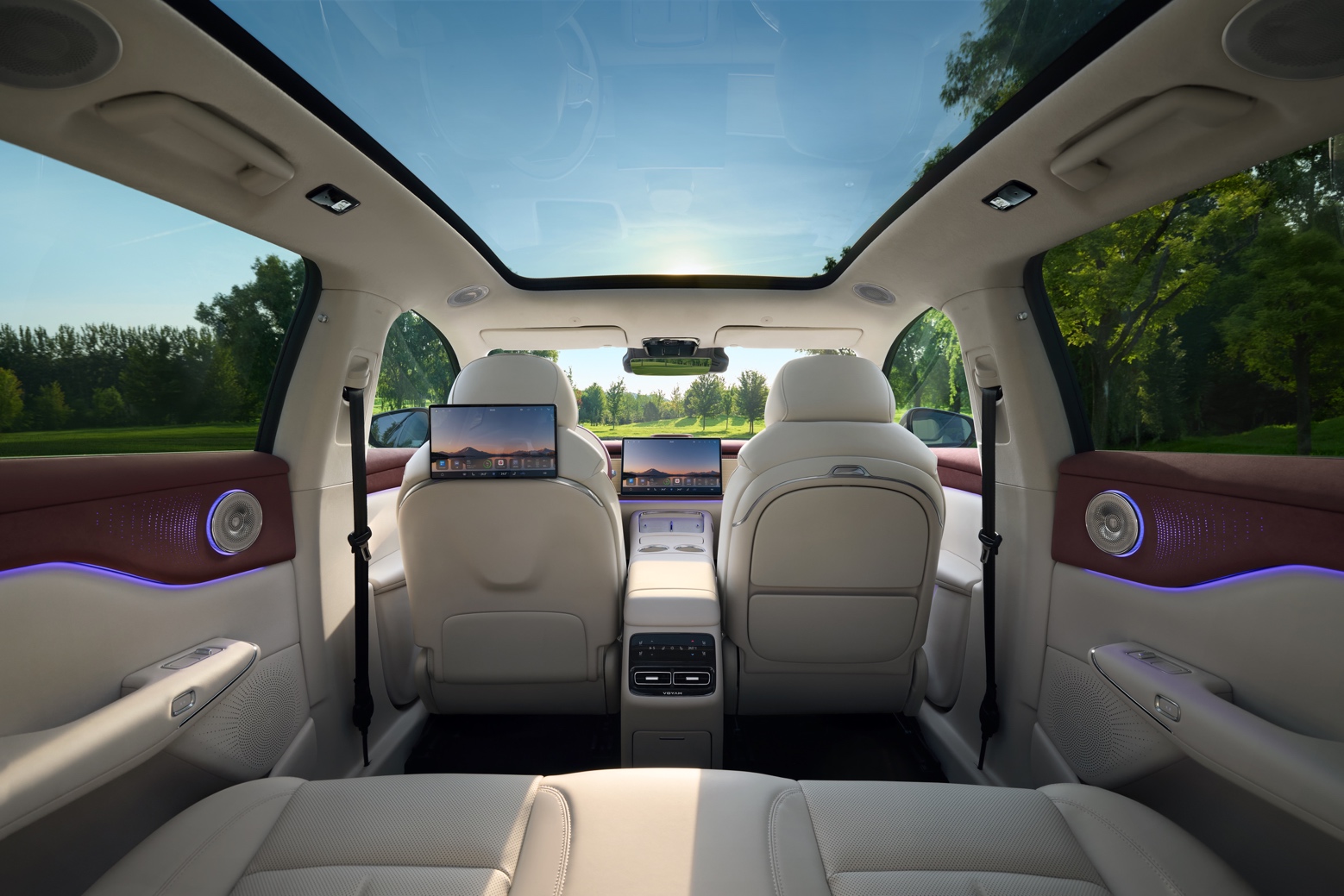 汽车座位上中度可信度描述已自动生成