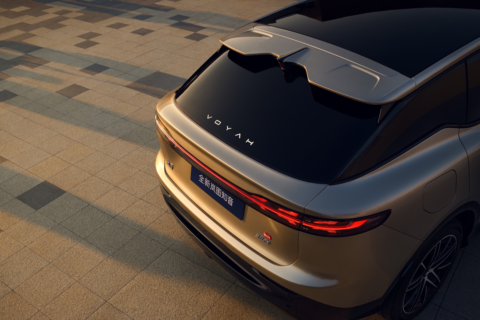 汽车的车头描述已自动生成