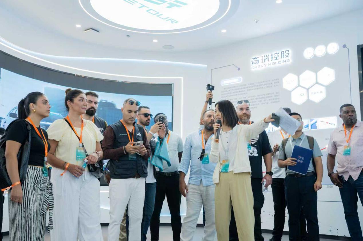 海外车主参观工厂