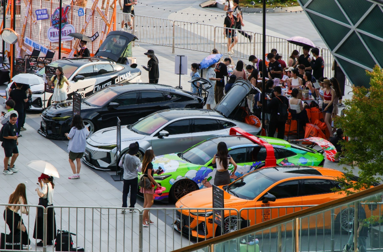 配置拉满，价格炸场！长安第三代UNI-V售9.79万元起