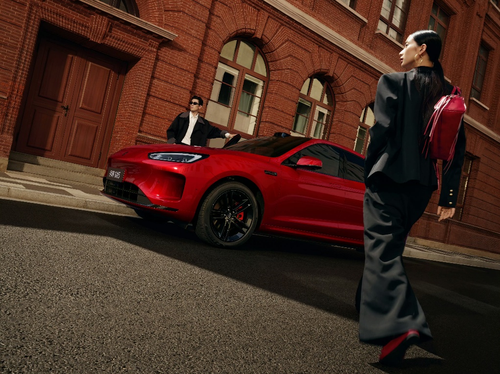 让瞬息之美，恒久跃动，问界新M5 Ultra跃影红正式开售