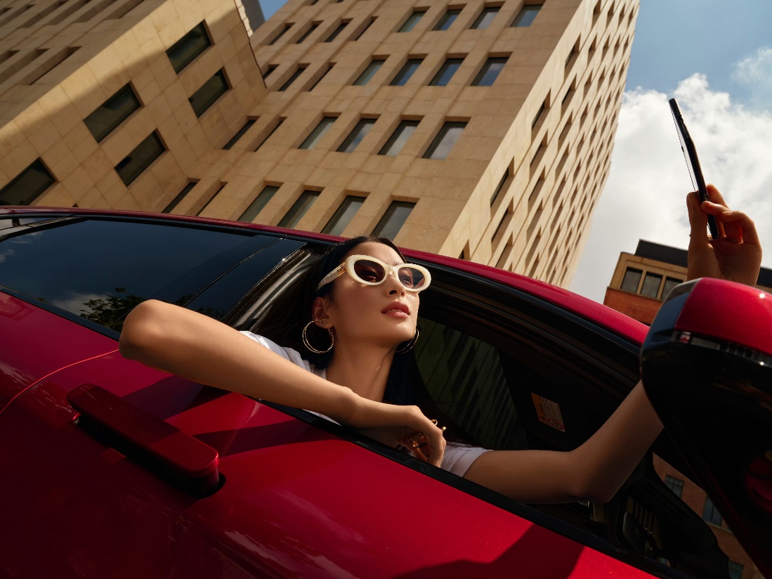 让瞬息之美，恒久跃动，问界新M5 Ultra跃影红正式开售