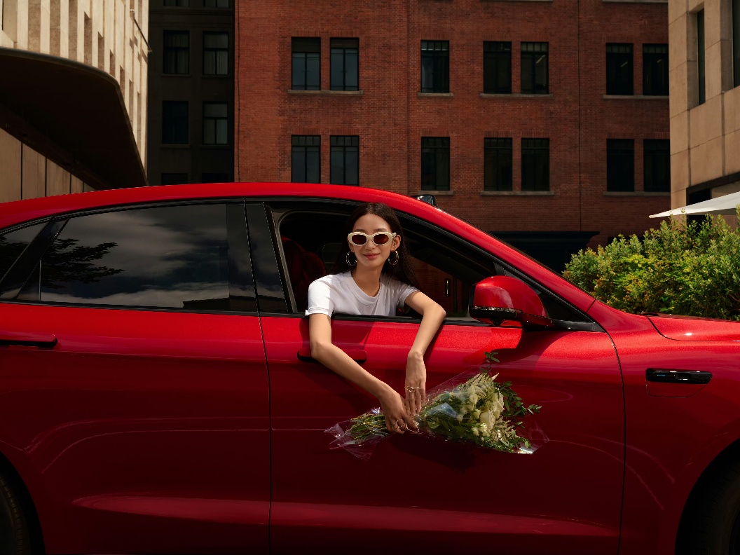 让瞬息之美，恒久跃动，问界新M5 Ultra跃影红正式开售