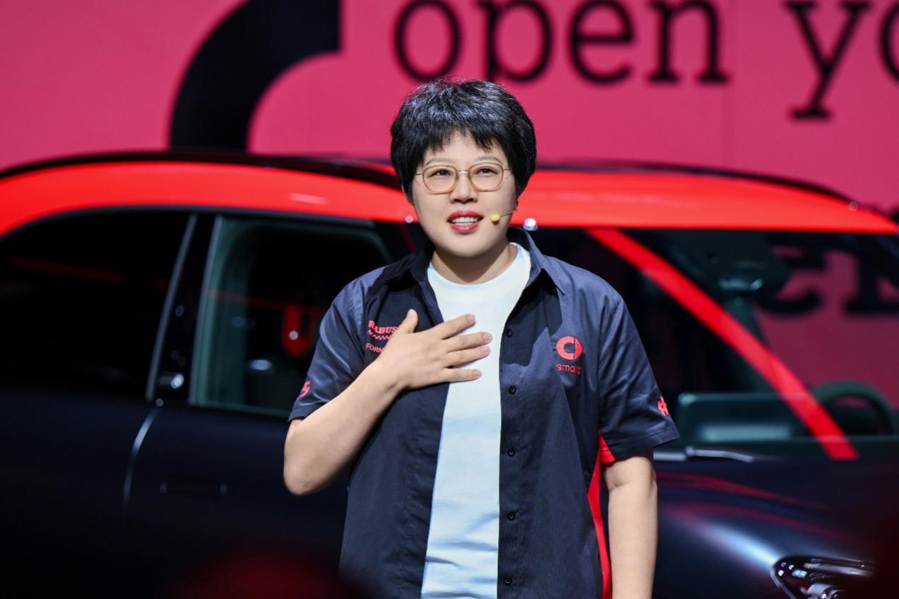 超级精灵登陆成都车展，smart发布EHD超级电混技术