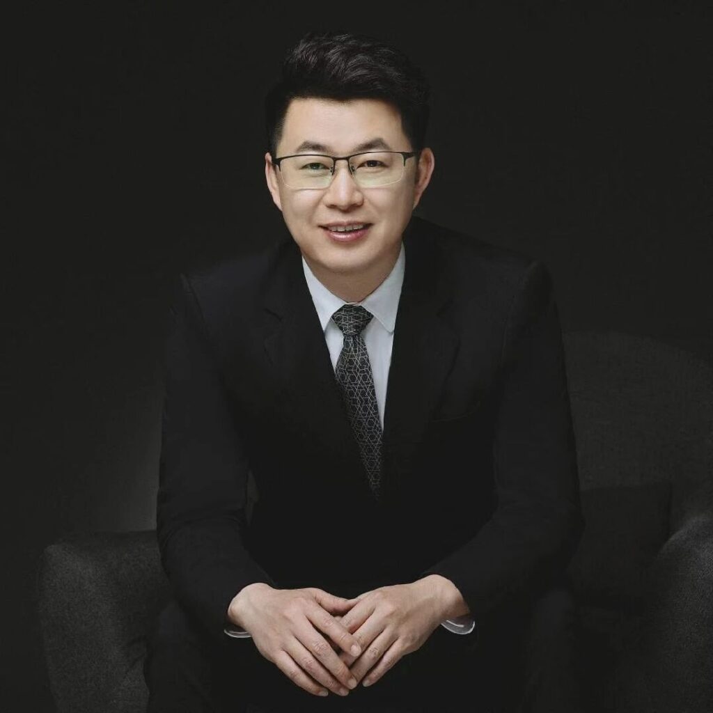 荣耀姜海荣任深蓝汽车CEO，邓承浩续任董事长，跨界人才推动长安探索变革深水区