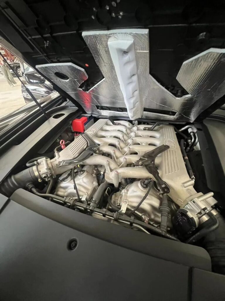 红旗漫卷西风，胜利日阅兵式C位的那一抹赤色