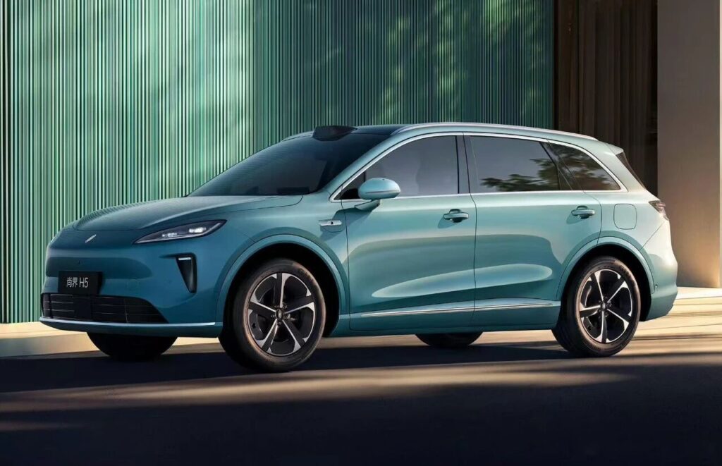 距离百万销量，鸿蒙智行就差一步之遥