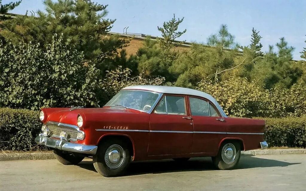 红旗漫卷西风，胜利日阅兵式C位的那一抹赤色