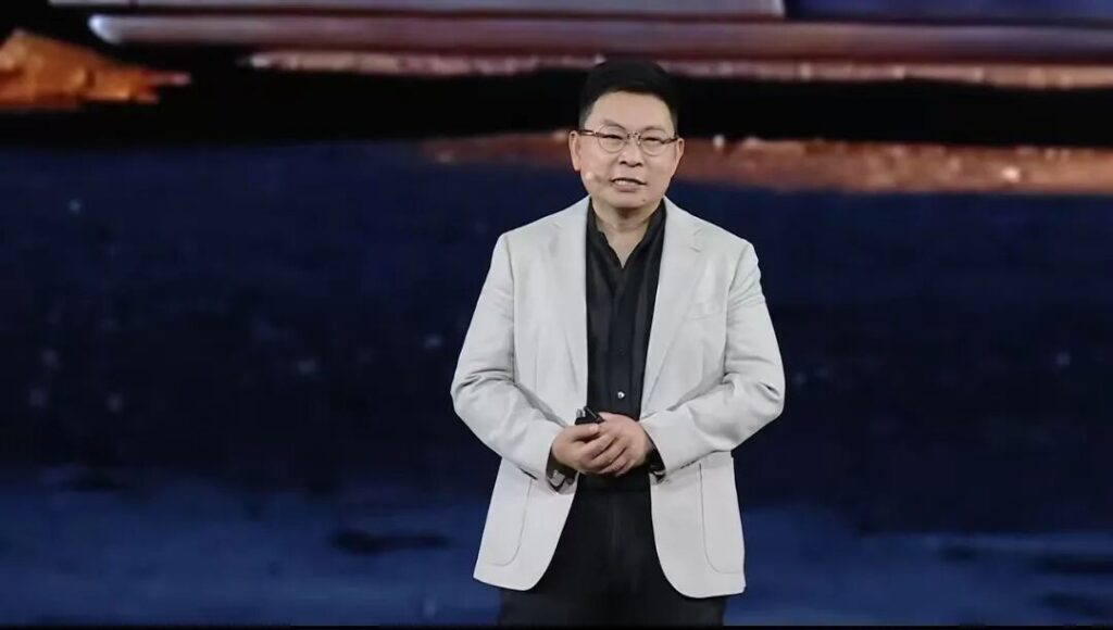 从“学霸”到“学神”，鸿蒙智行还需关键一课