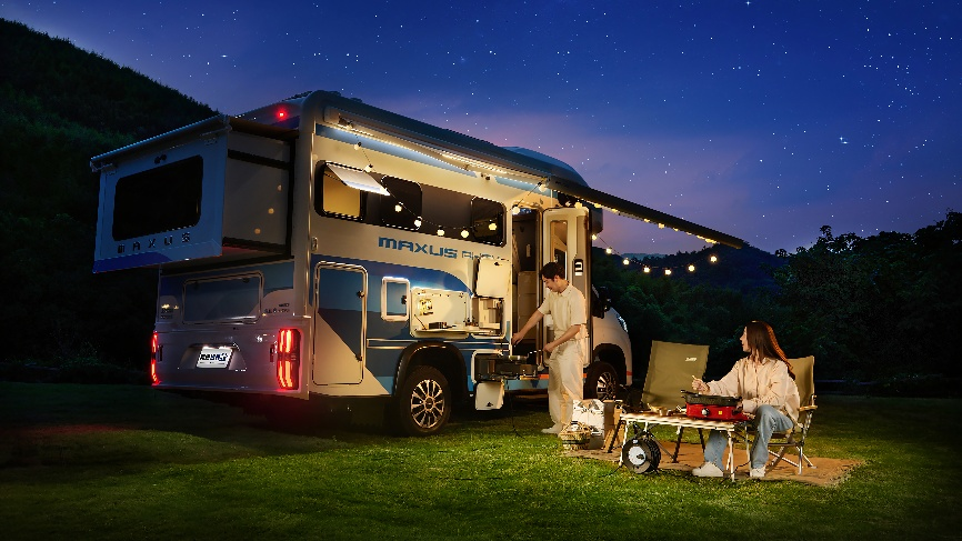 上汽大通房车家族成都车展焕新发布，重新定义“移动的家”