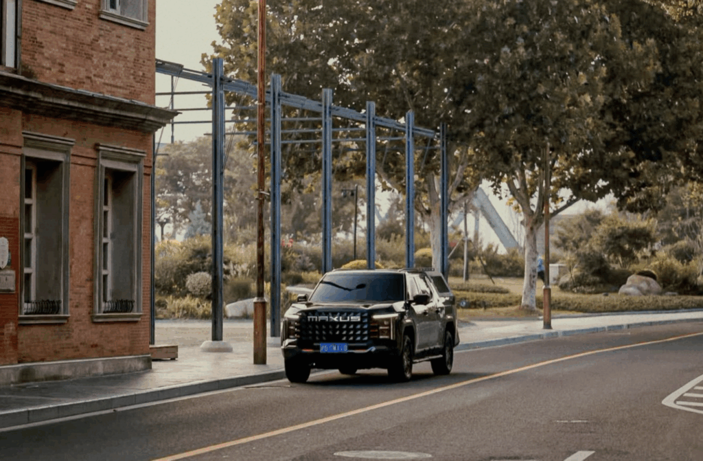 上汽大通，“不务正业”