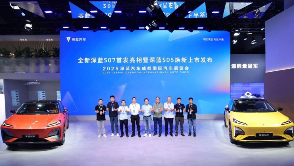 荣耀姜海荣任深蓝汽车CEO，邓承浩续任董事长，跨界人才推动长安探索变革深水区