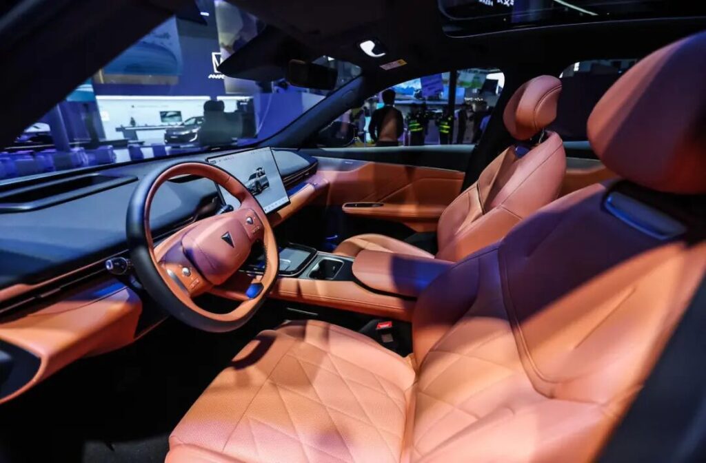 既有全面实力又是细节控，全新深蓝S07凭借豪华内饰火爆出圈