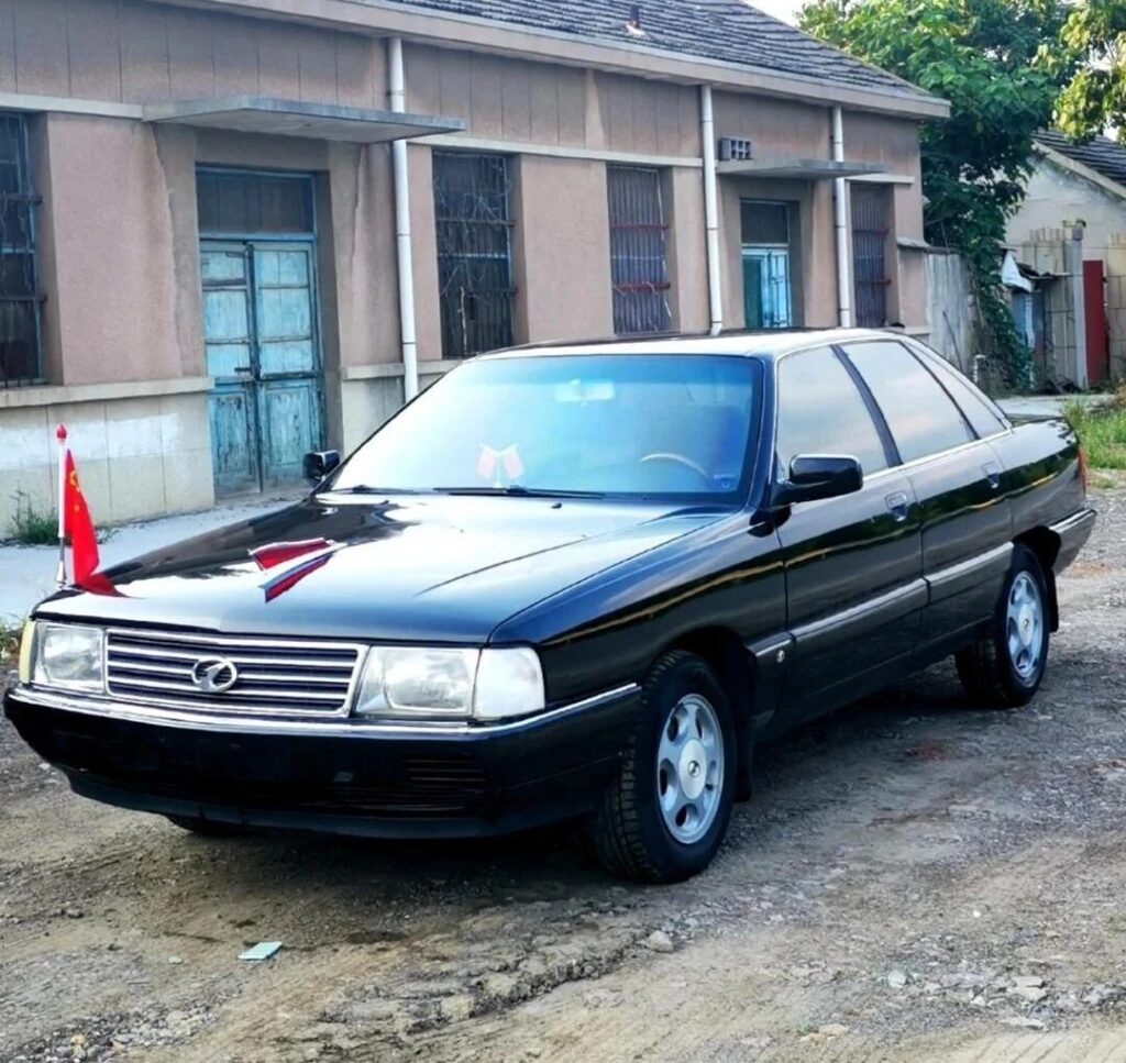 红旗漫卷西风，胜利日阅兵式C位的那一抹赤色