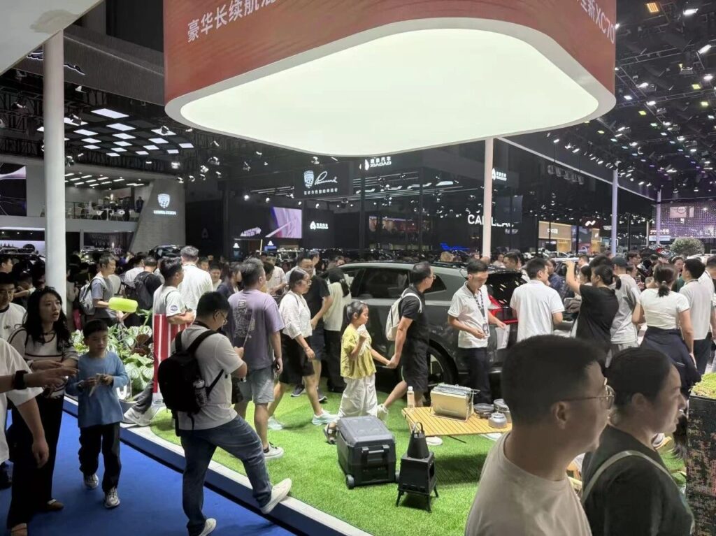 全新XC70点燃成都车展，沃尔沃为“传统豪华”正名