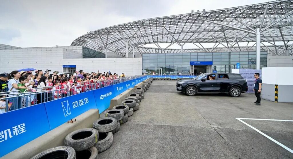 左手启源、右手引力，杨大勇如何同时玩转油和电？