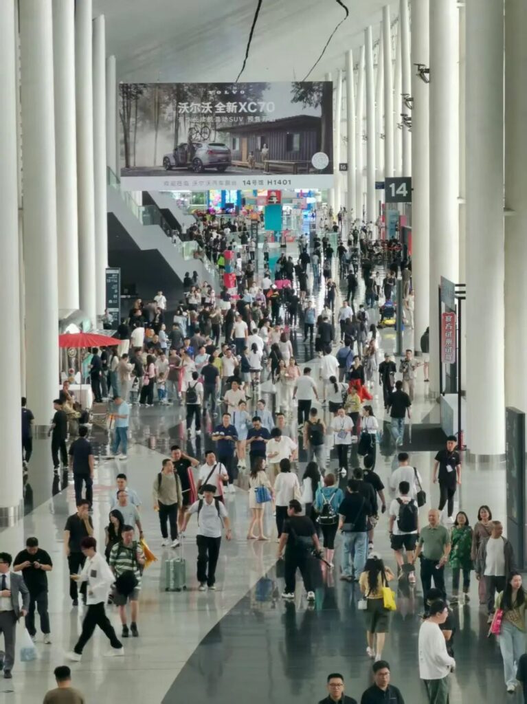 豪华车集体“跑路”，不怪成都车展