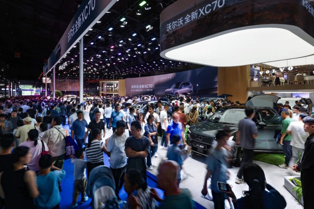 全新XC70点燃成都车展，沃尔沃为“传统豪华”正名