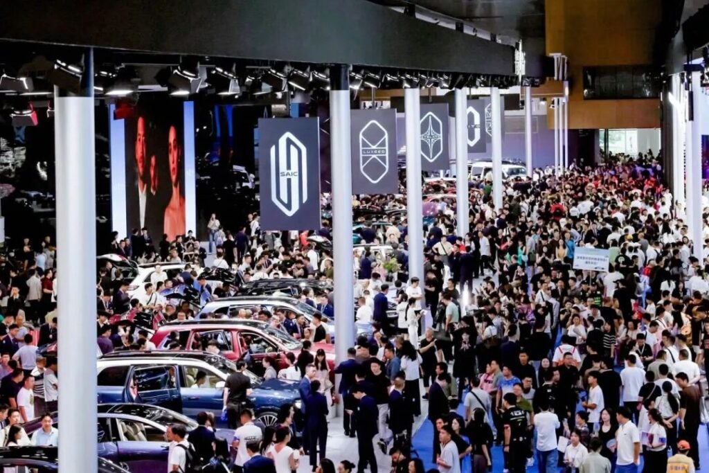 “蔚小理”集体撕毁价格底线