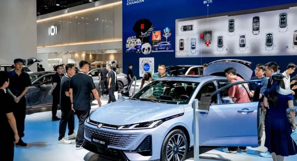 左手启源、右手引力，杨大勇如何同时玩转油和电？