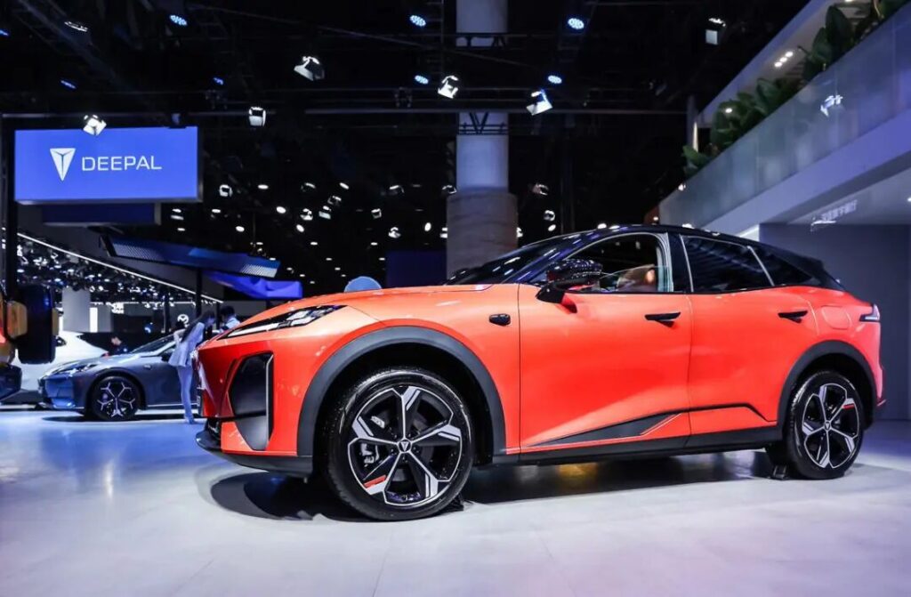 既有全面实力又是细节控，全新深蓝S07凭借豪华内饰火爆出圈