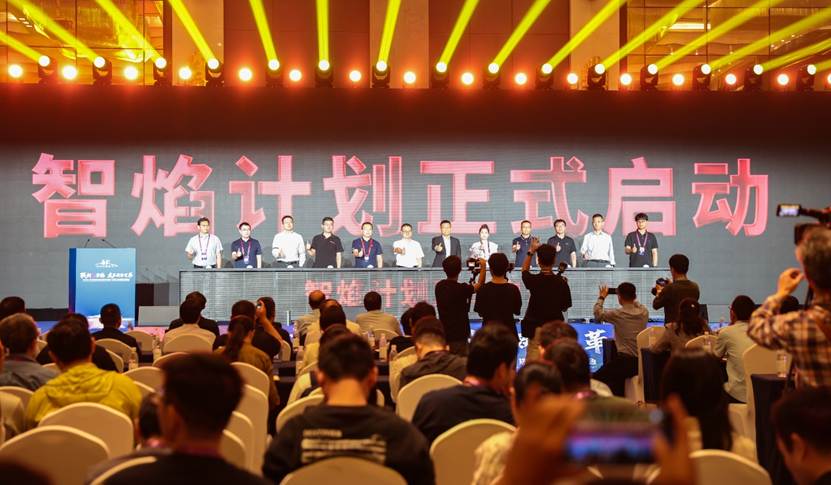 “联创AI势能 友享数智变革”2025AI+汽车数智创享年会在江城召开