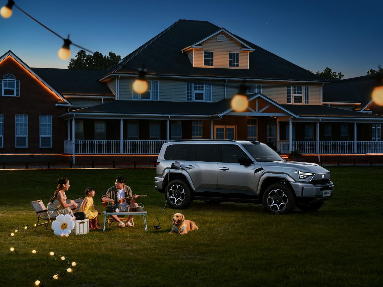 银色-别墅-家庭互动-夜晚放电露营