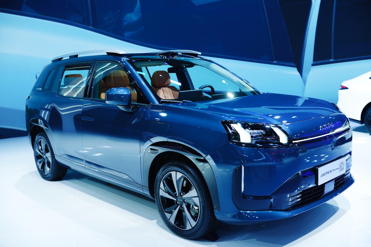 稳居成都车展热度前三，埃安霸王龙家庭版一战成名