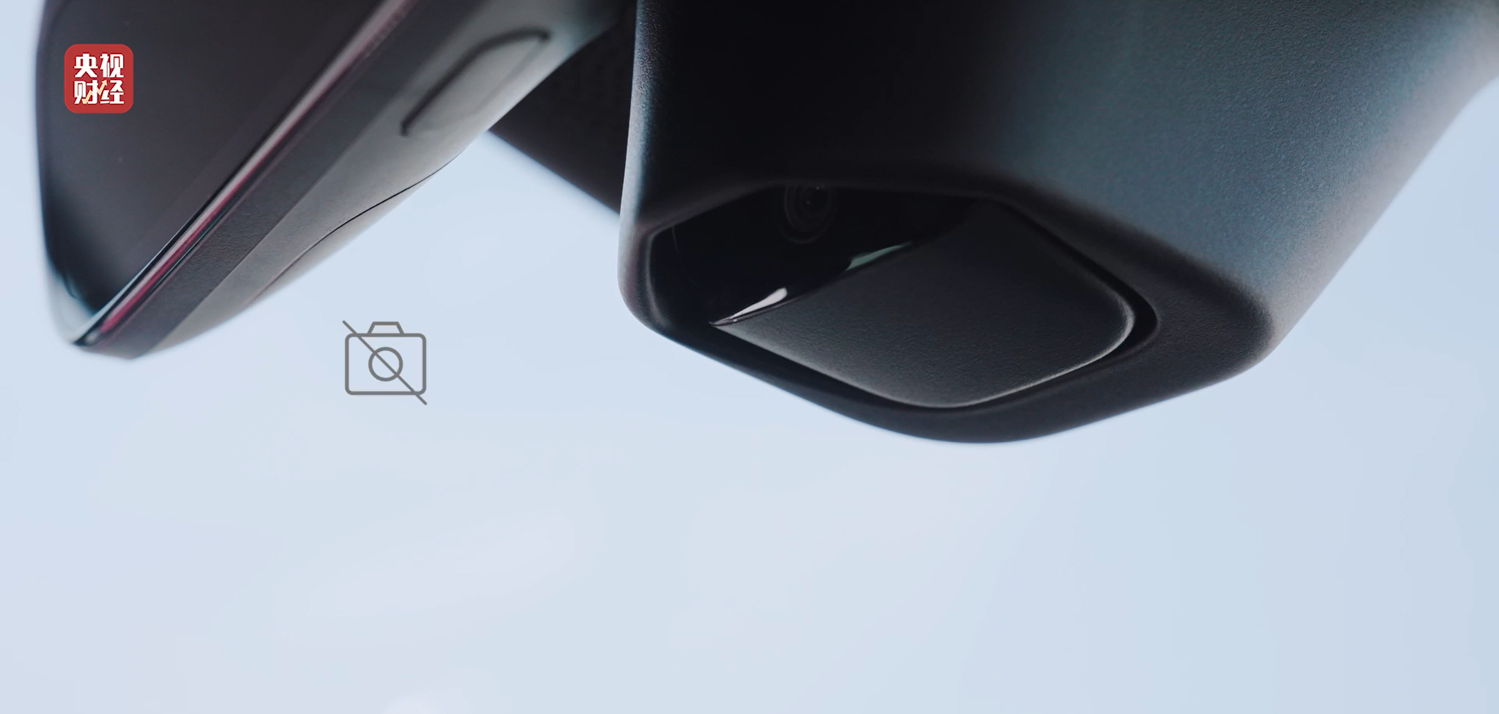 问界M8 纯电版荣获央视财经“风云汽车安全标杆”