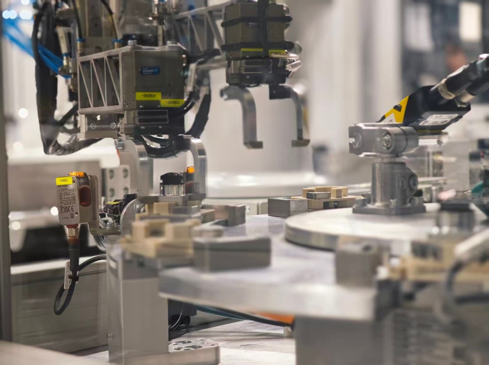 欧摩威发布中国首创单雷达AEB方案，以本土化战略加速智驾技术落地